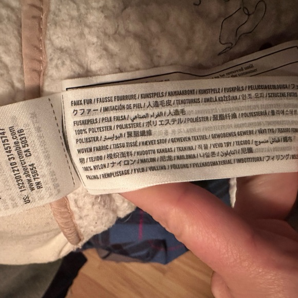 BOGO: Abercrombie vest - Picture 8 of 8